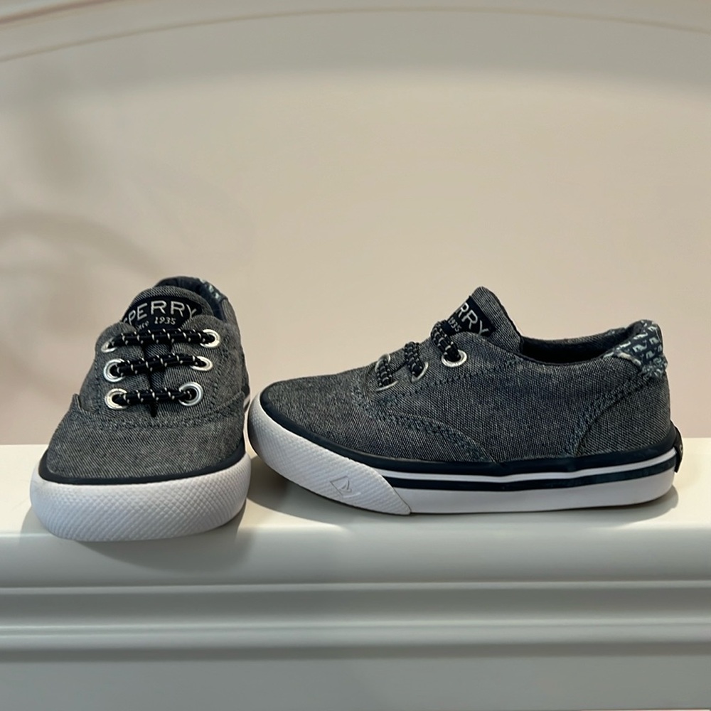 Like New Sperry x Vineyard Vines Sneakers 🚭